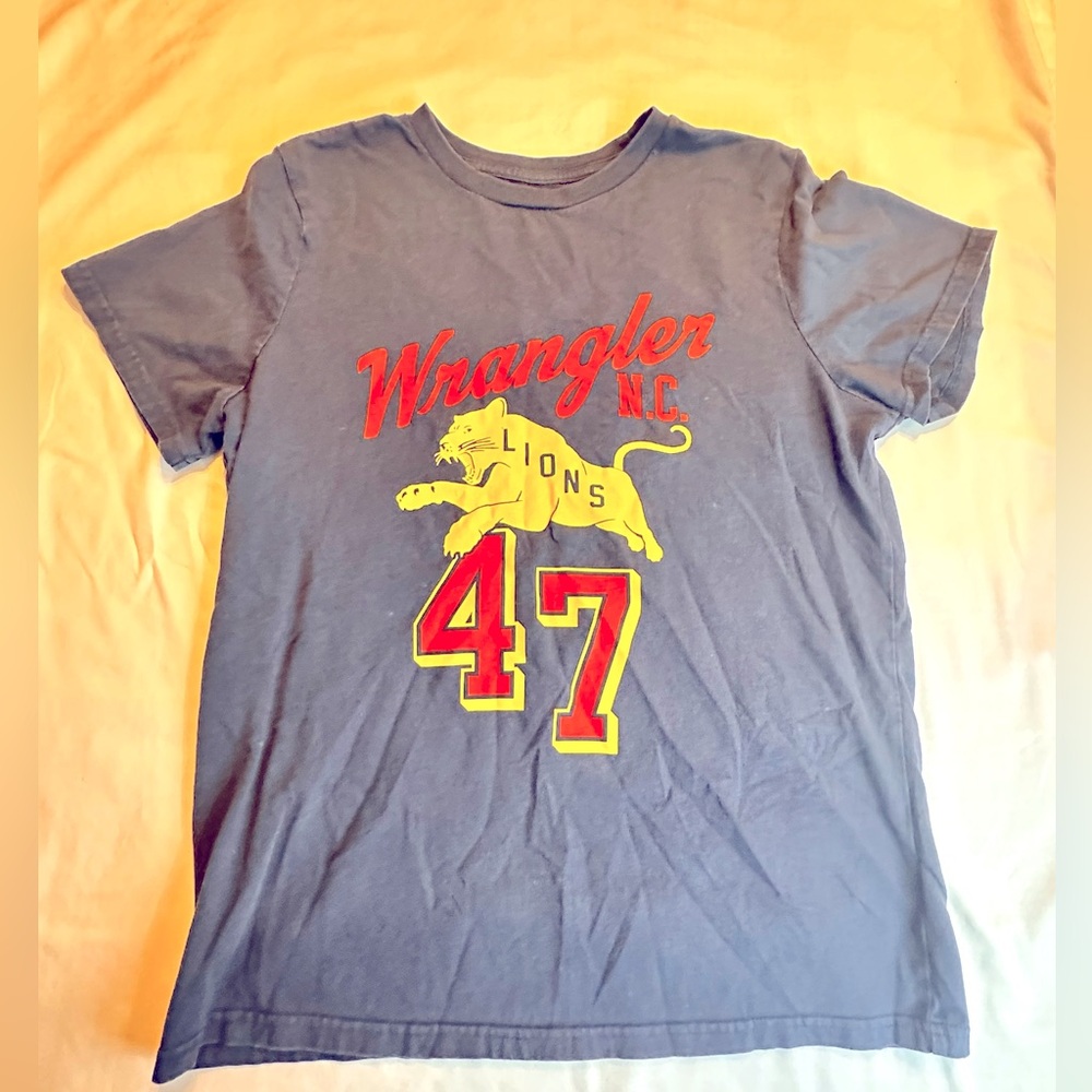 Wrangler Women’s Navy T-Shirt with Lion Graphic